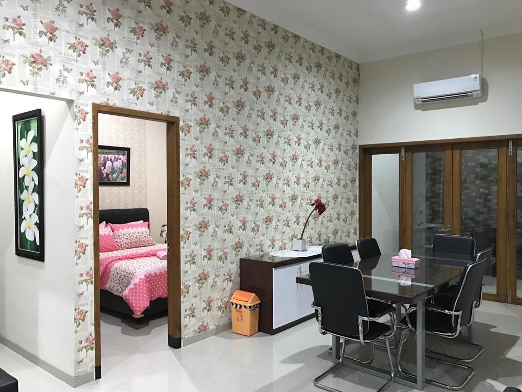 Nariska Suite Homestay Purwokerto Exterior foto